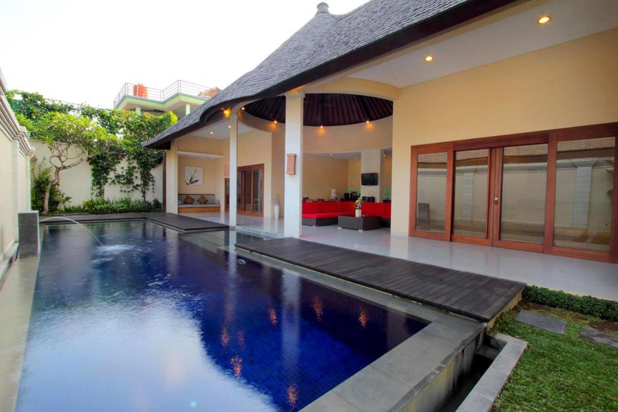 Oval Villa Bali Seminyak Exteriör bild